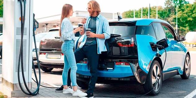 Seguro de coche a todo riesgo vs terceros ampliado: ¿Cuál compensa más? 1 Seguro de coche a todo riesgo vs terceros ampliado: ¿Cuál compensa más?